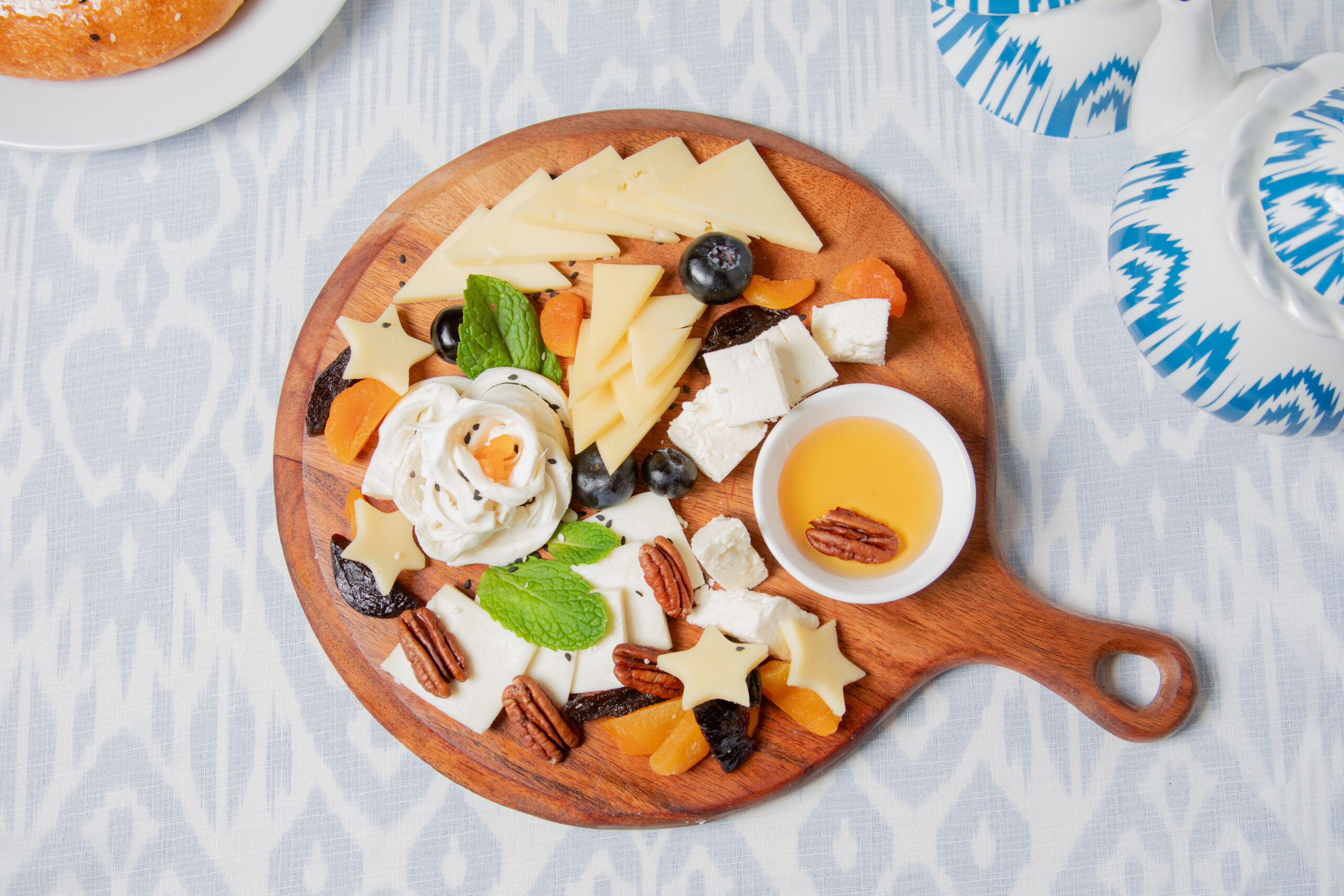 ASSORTED CHEESE PLATTER